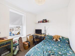 BEDROOM - click for photo gallery